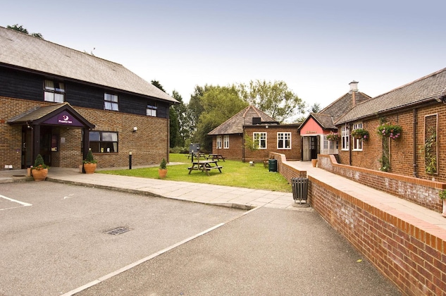Gallery - Premier Inn Farnborough West (Southwood)