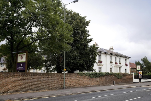 Gallery - Premier Inn Epsom Central