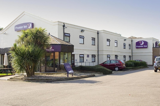 Gallery - Premier Inn Gloucester (Longford)