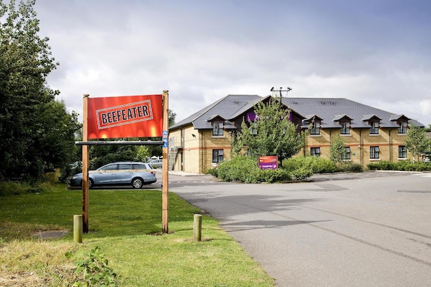 Gallery - Premier Inn Bedford (Priory Marina)