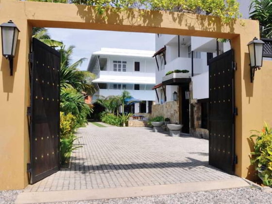 Gallery - St. Lachlan Hotel & Suites