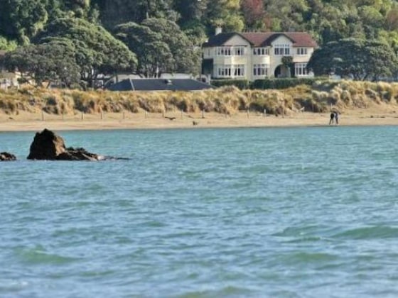 Gallery - Beachfront Wellington Bed & Breakfast
