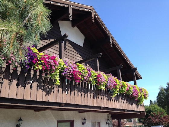 Gallery - Linderhof Inn