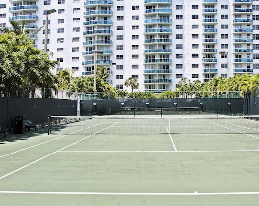 Gallery - Ocean Reserve Luxury Condos Across From Sunny Isles Beach