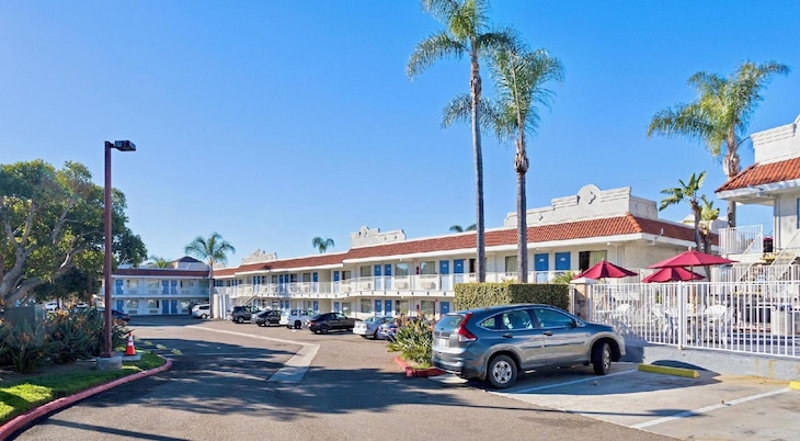 Gallery - Motel 6 Carlsbad East