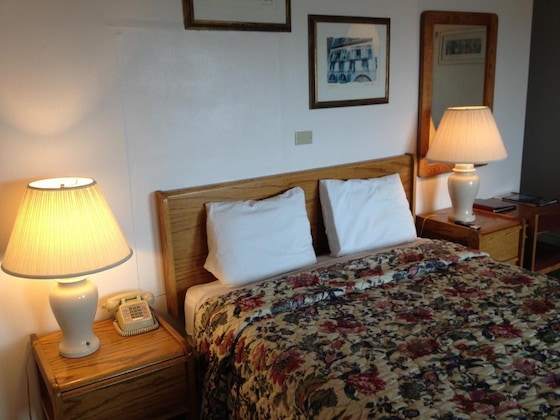 Gallery - Cozy Cove Beachfront Resort Inn