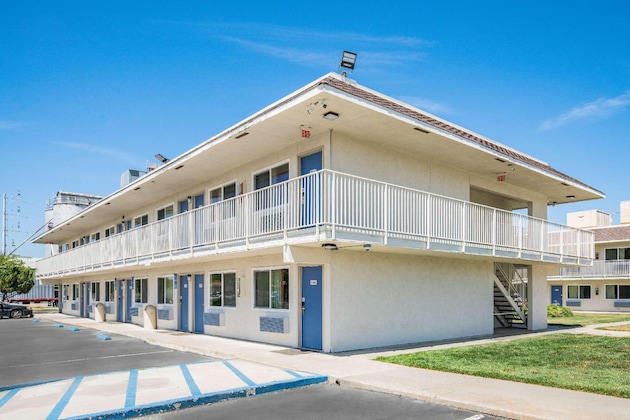 Gallery - Motel 6 Williams