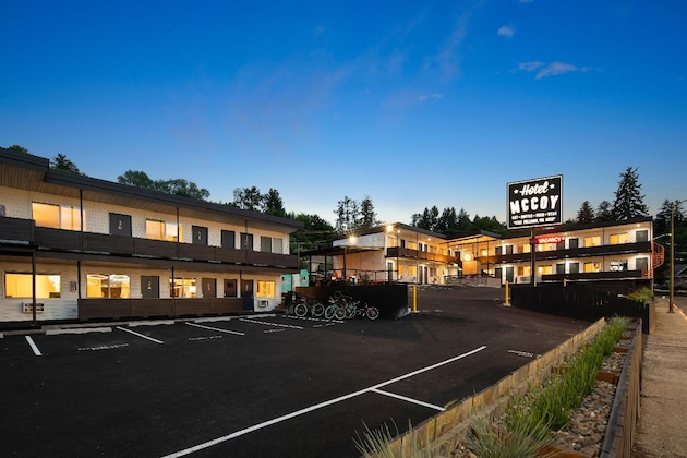 Gallery - Hotel Mccoy - Art, Coffee, Beer, Wine