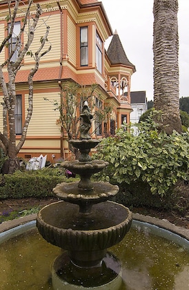 Gallery - Gingerbread Mansion Inn