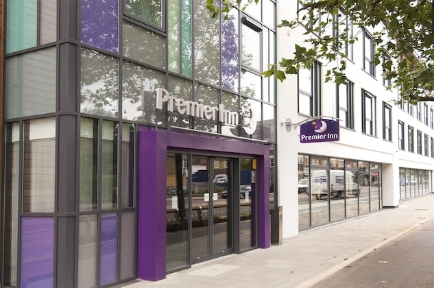 Gallery - Premier Inn London Richmond