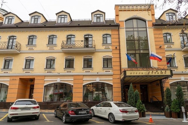 Gallery - Attache Hotel