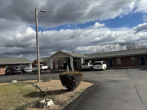 Gallery - Budget Inn Danville