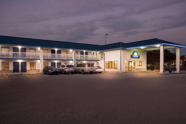 Gallery - Days Inn By Wyndham Valdosta At Rainwater Conference Center