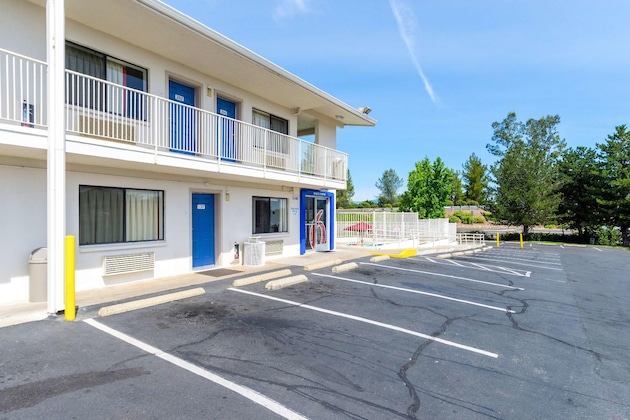 Gallery - Motel 6 Redding Central