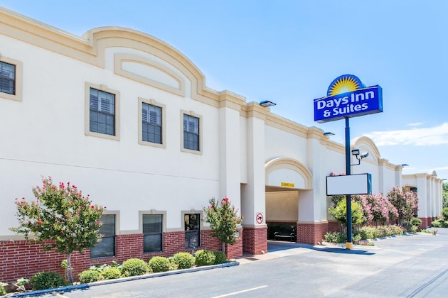 Gallery - Days Inn & Suites By Wyndham Big Spring