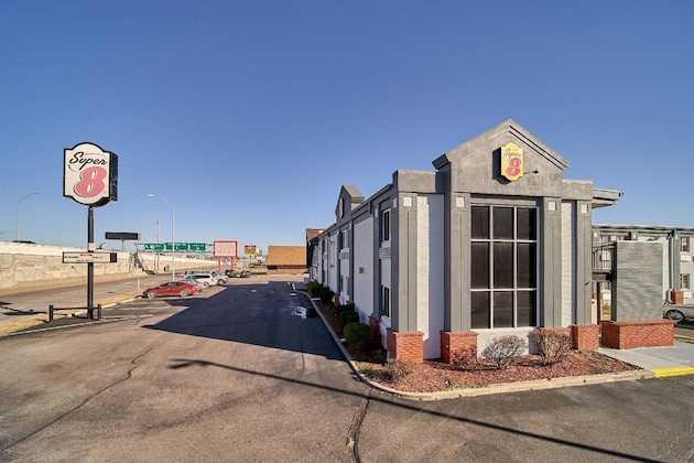 Gallery - Super 8 By Wyndham Wichita Airport
