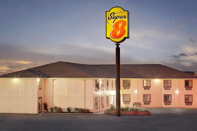 Gallery - Super 8 By Wyndham Rock Port Mo
