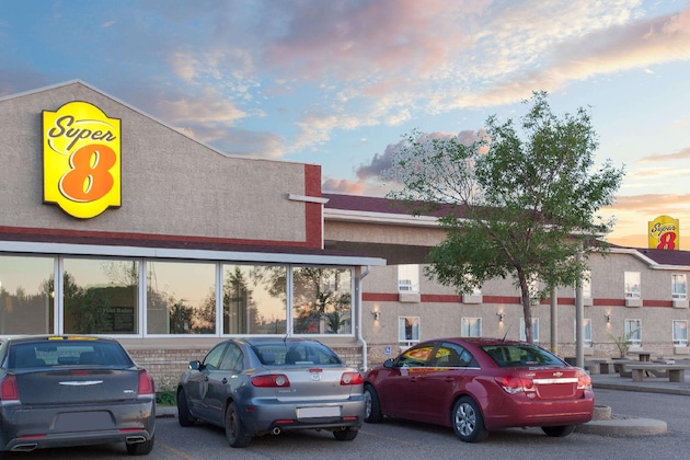 Gallery - Super 8 By Wyndham Brandon Mb