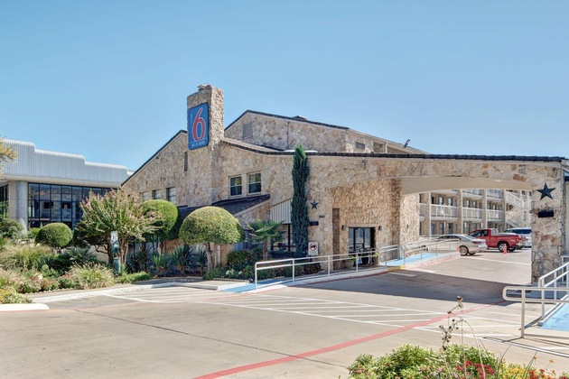 Gallery - Motel 6 Dallas Galleria