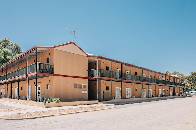 Gallery - Settlers Hotel York