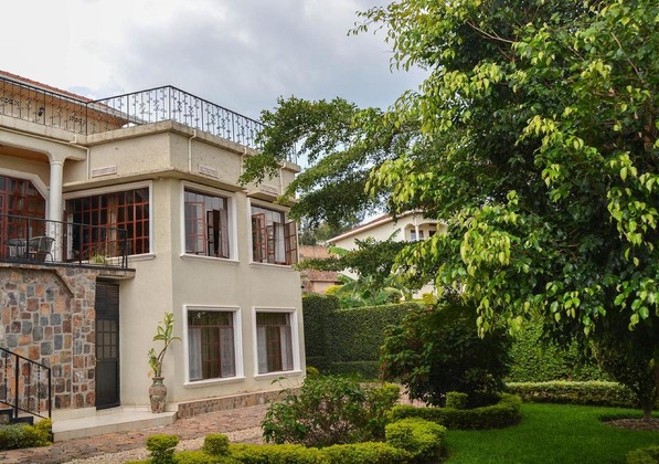 Gallery - Golf Hills Residence