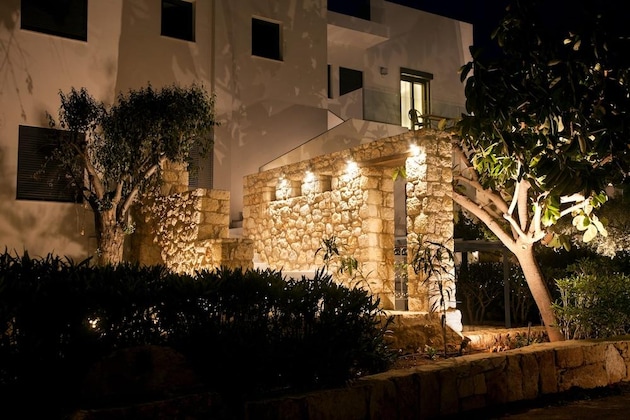 Gallery - Artemis Village Apartments & Studios