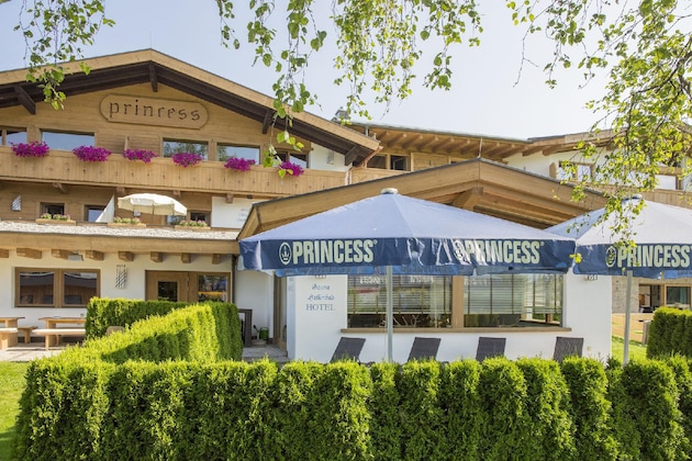 Gallery - Oasis Princess Bergfrieden
