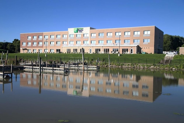 Gallery - Holiday Inn Express & Suites Port Huron By Ihg
