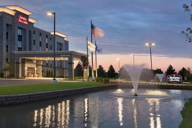 Gallery - Hampton Inn & Suites Kenosha
