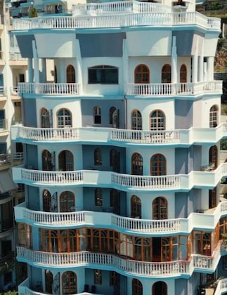 Gallery - Monte Cristo Hotel With Rooftop Pool