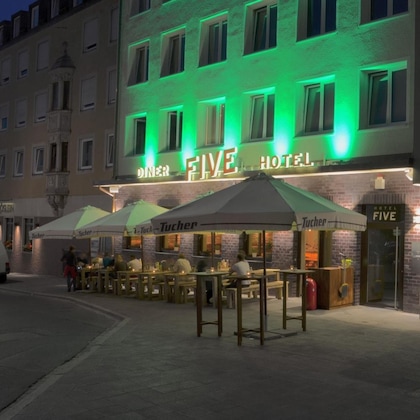 Gallery - Hotel Five