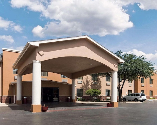 Gallery - Quality Suites Midland