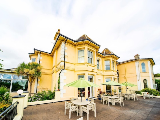 Gallery - Oyo Crofton House Hotel