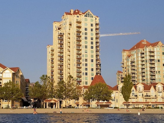 Gallery - Sunset Waterfront Resort by DKRA