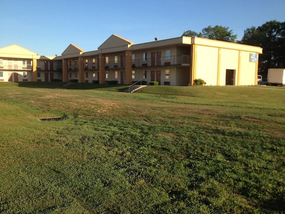 Gallery - Executive Inn