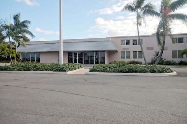 Gallery - Motel 6 Miami Fl