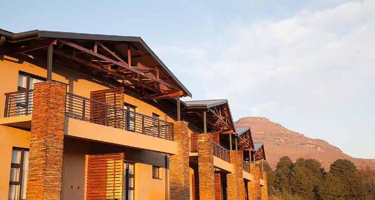 Gallery - Premier Hotel Sani Pass