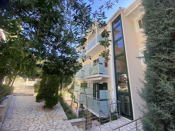 Gallery - Oasis Hotel