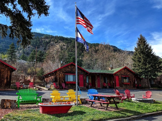 Gallery - Foot Of The Mountain Motel