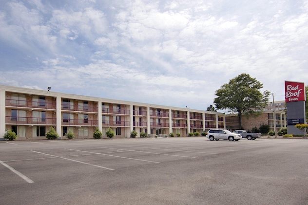Gallery - Red Roof Inn