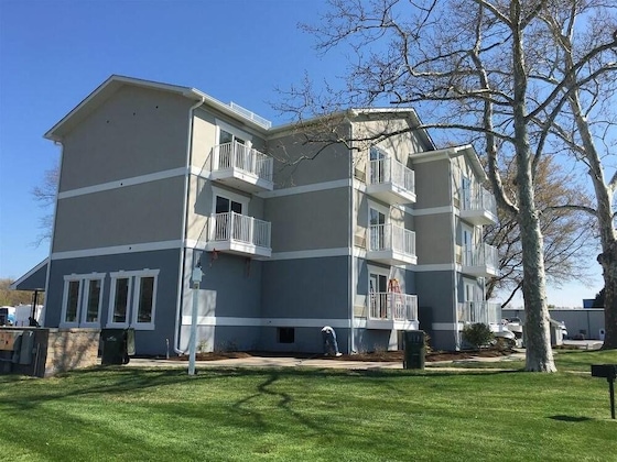 Gallery - Anchored Inn At Hidden Harbour Marina