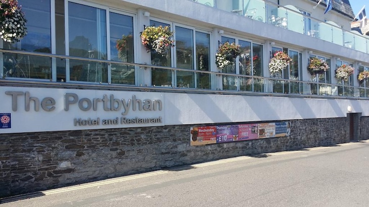 Gallery - Portbyhan Hotel