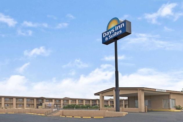 Gallery - Days Inn & Suites By Wyndham Santa Rosa