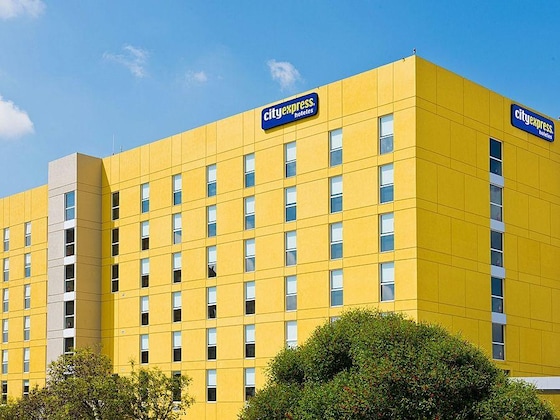 Gallery - City Express By Marriott Santiago Aeropuerto