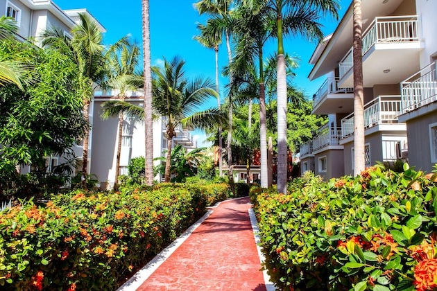 Gallery - Deluxe Studios Hotel Pool And Beach