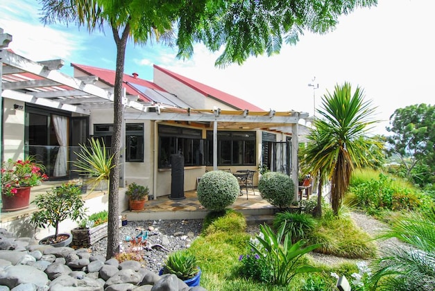 Gallery - The LOFT art studio and Premium Bed & Breakfast