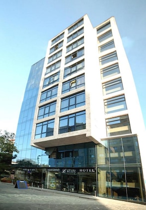 Gallery - L Plaza Hotel