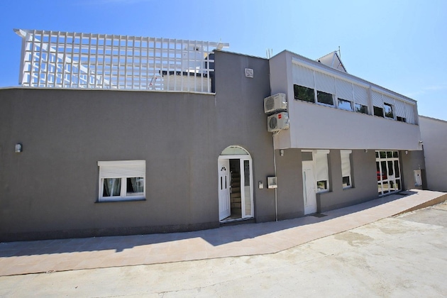 Gallery - Deluxe Mkc Apartments