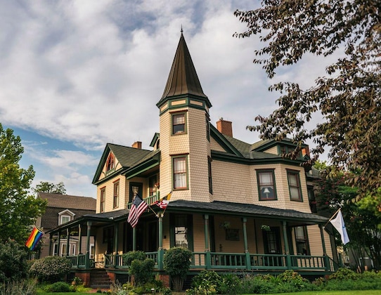 Gallery - Hummingbird Inn