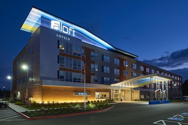 Gallery - Aloft Cleveland Airport